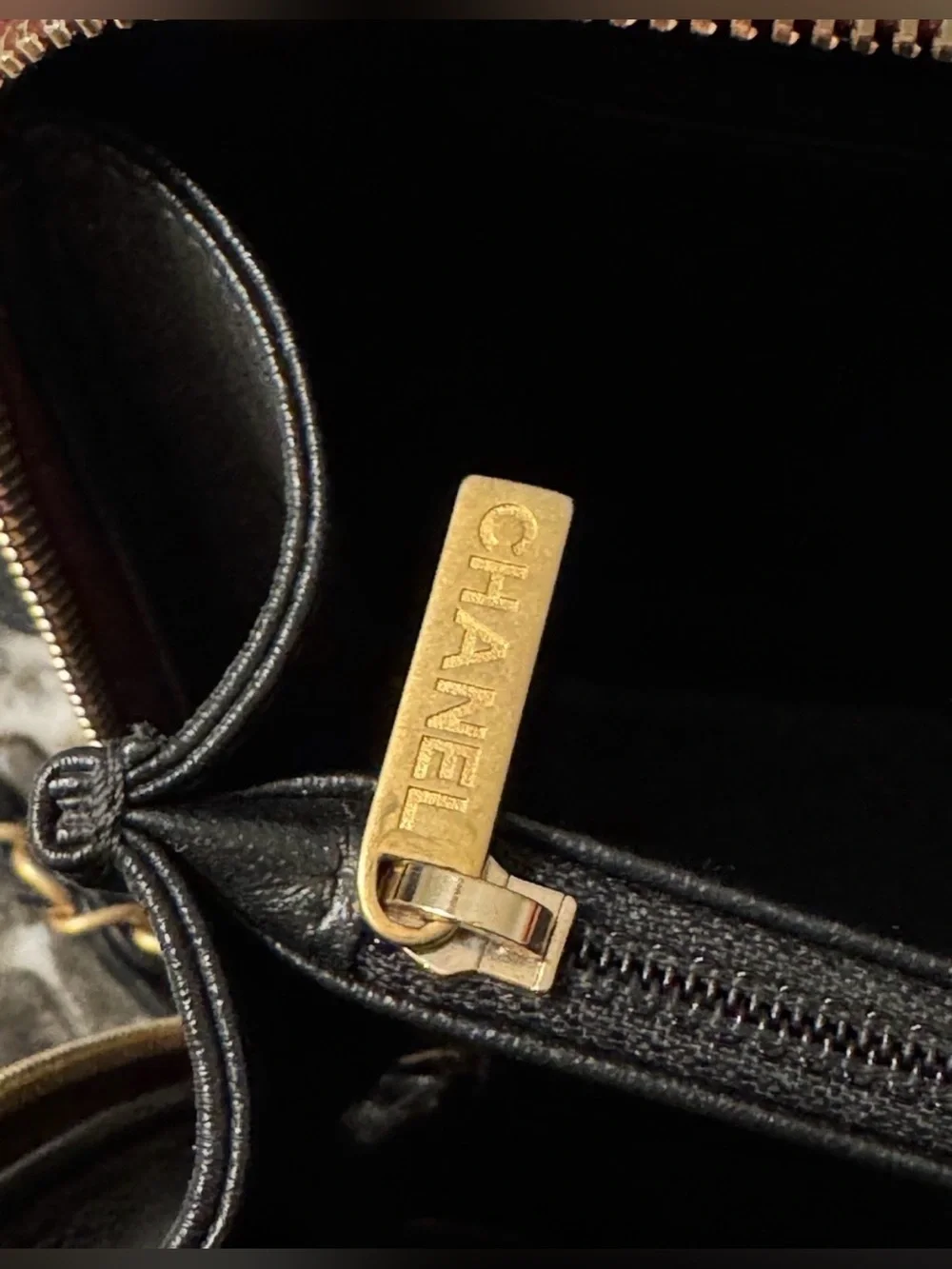 CHANEL CC Filigree Vanity Case Burgundy